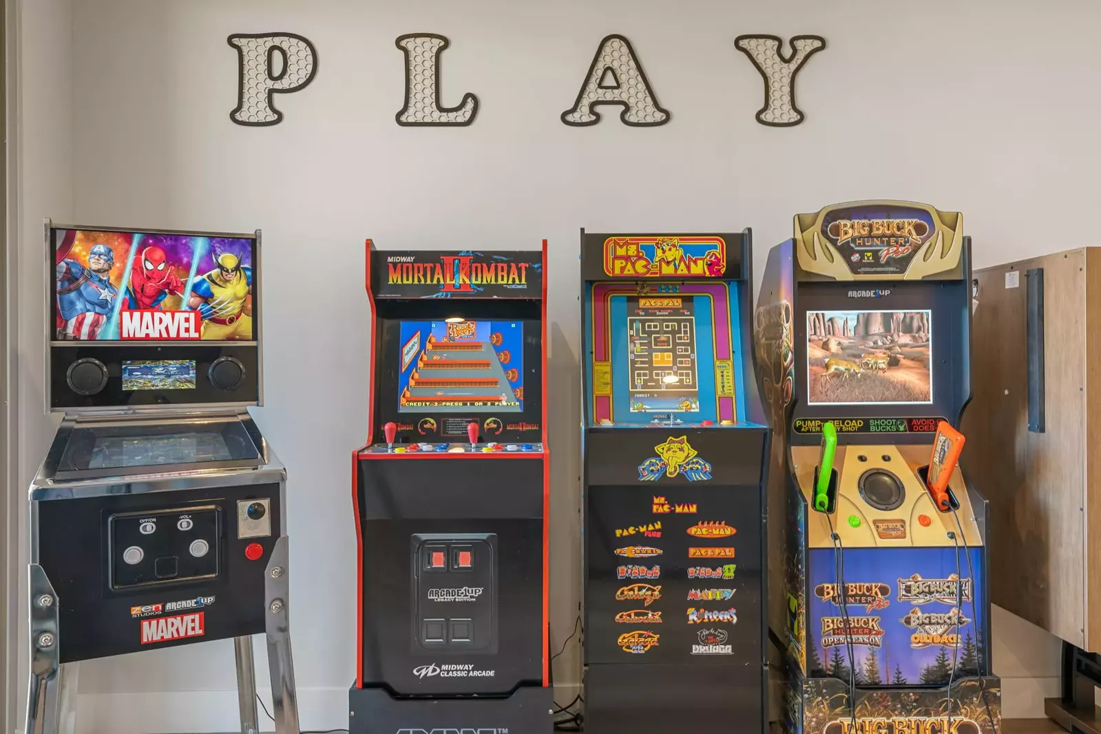 2nd Floor Family Room - Arcades