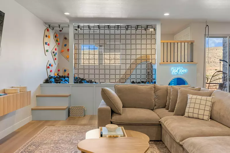 2nd Floor Family Room