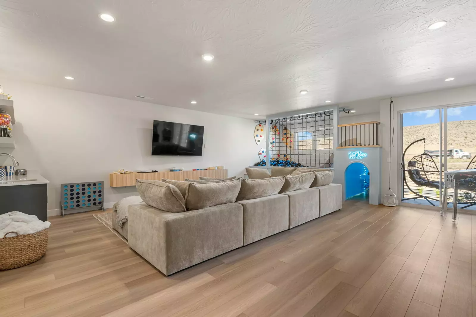 2nd Floor Family Room