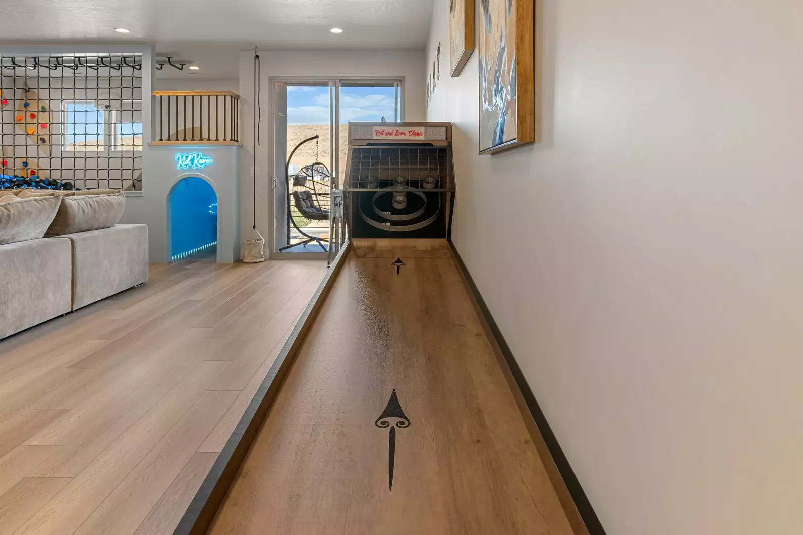 2nd Floor Family Room - Skeet Shoot