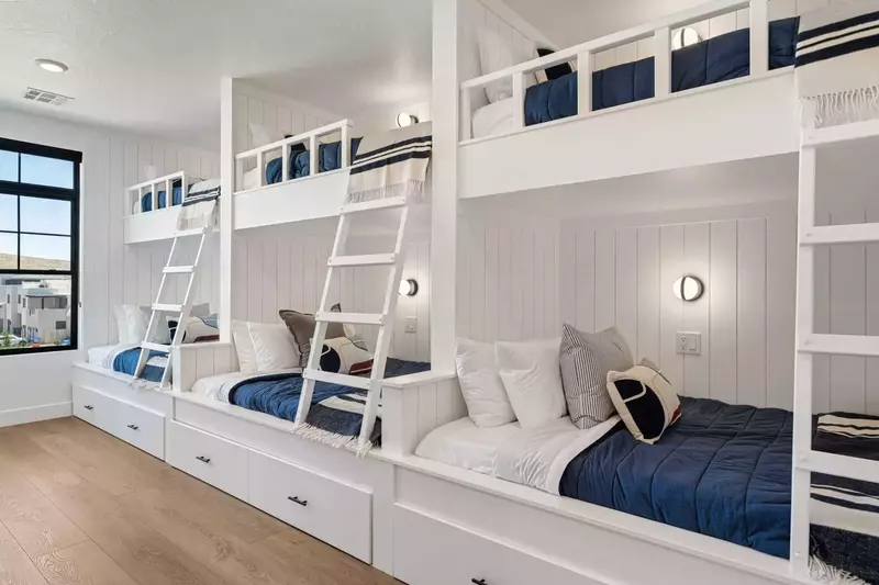 3 Twin/Double Bunks + 3 Double Trundles