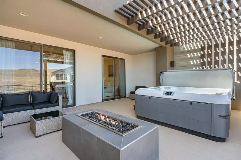 Private Hot Tub + Fire Table