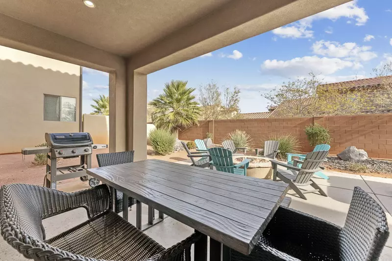 Outdoor Dining + Private Hot Tub + Fire Pit
