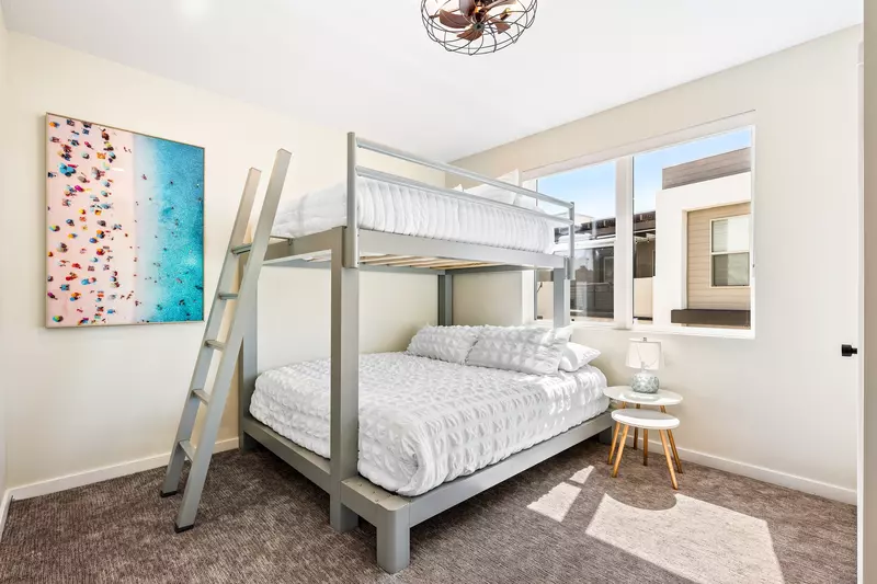 Queen over King bunkbed