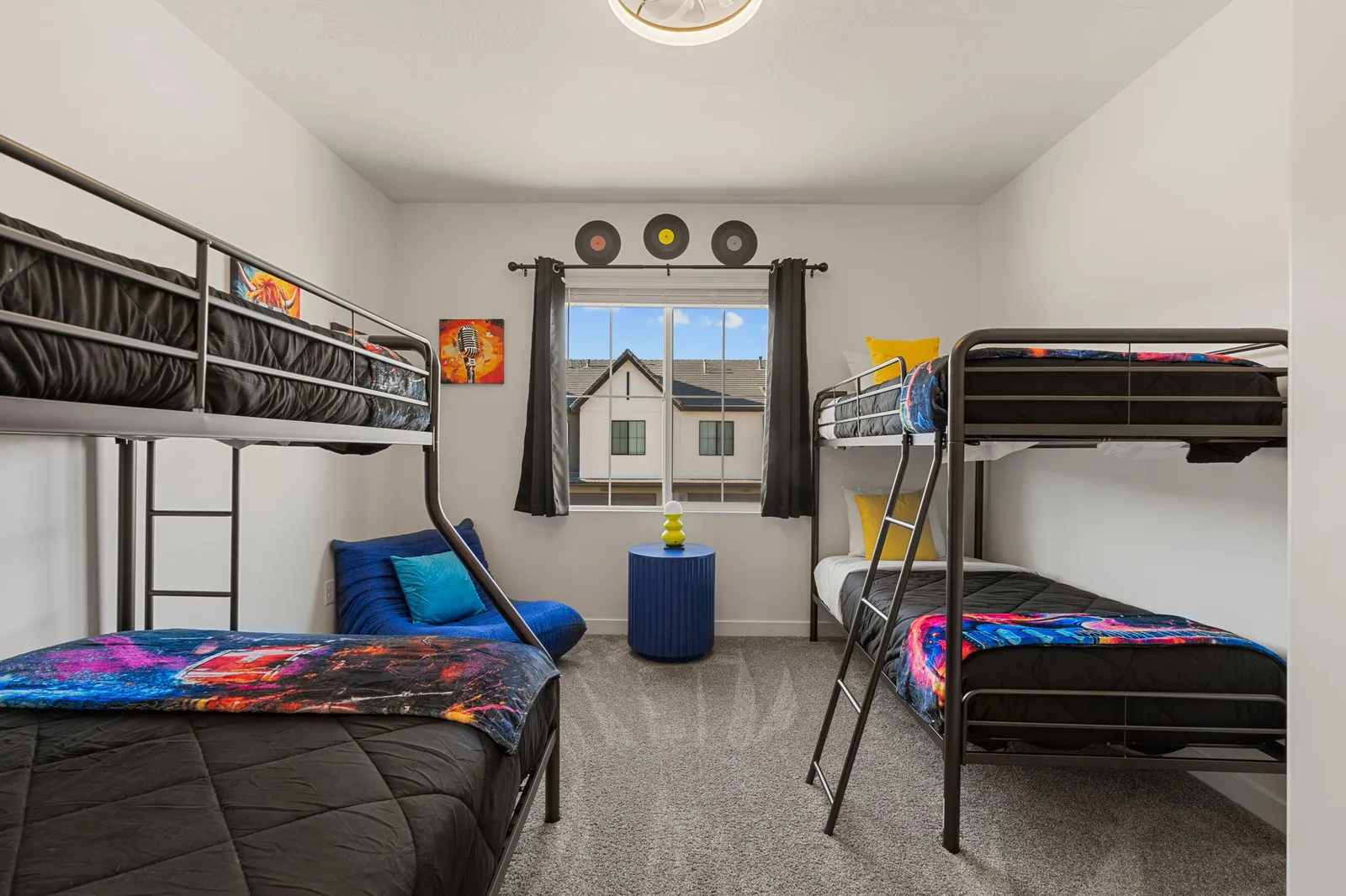 Bunk Room (T/T + T/D Bunks)