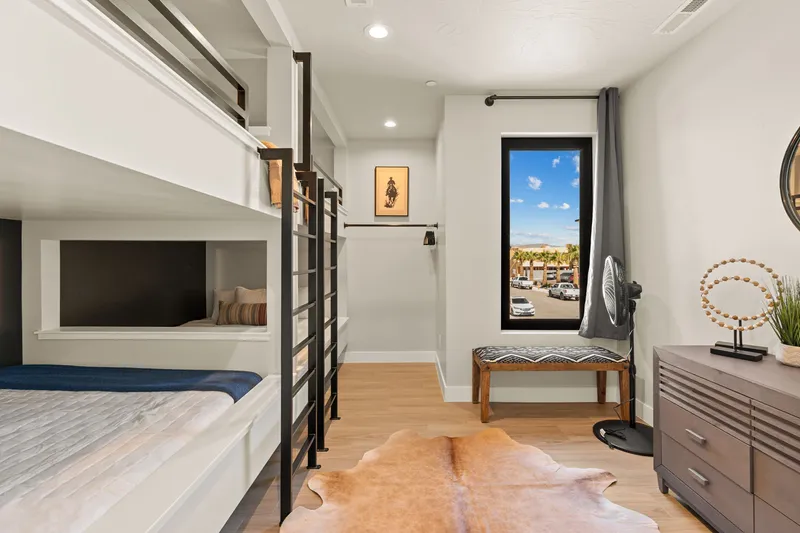 Bunk Room with 2 Queen/Queen Bunks