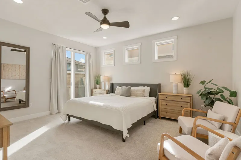 King Bedroom/Attached Bath