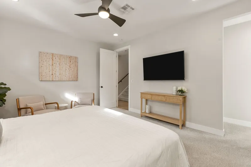 King Bedroom/Attached Bath