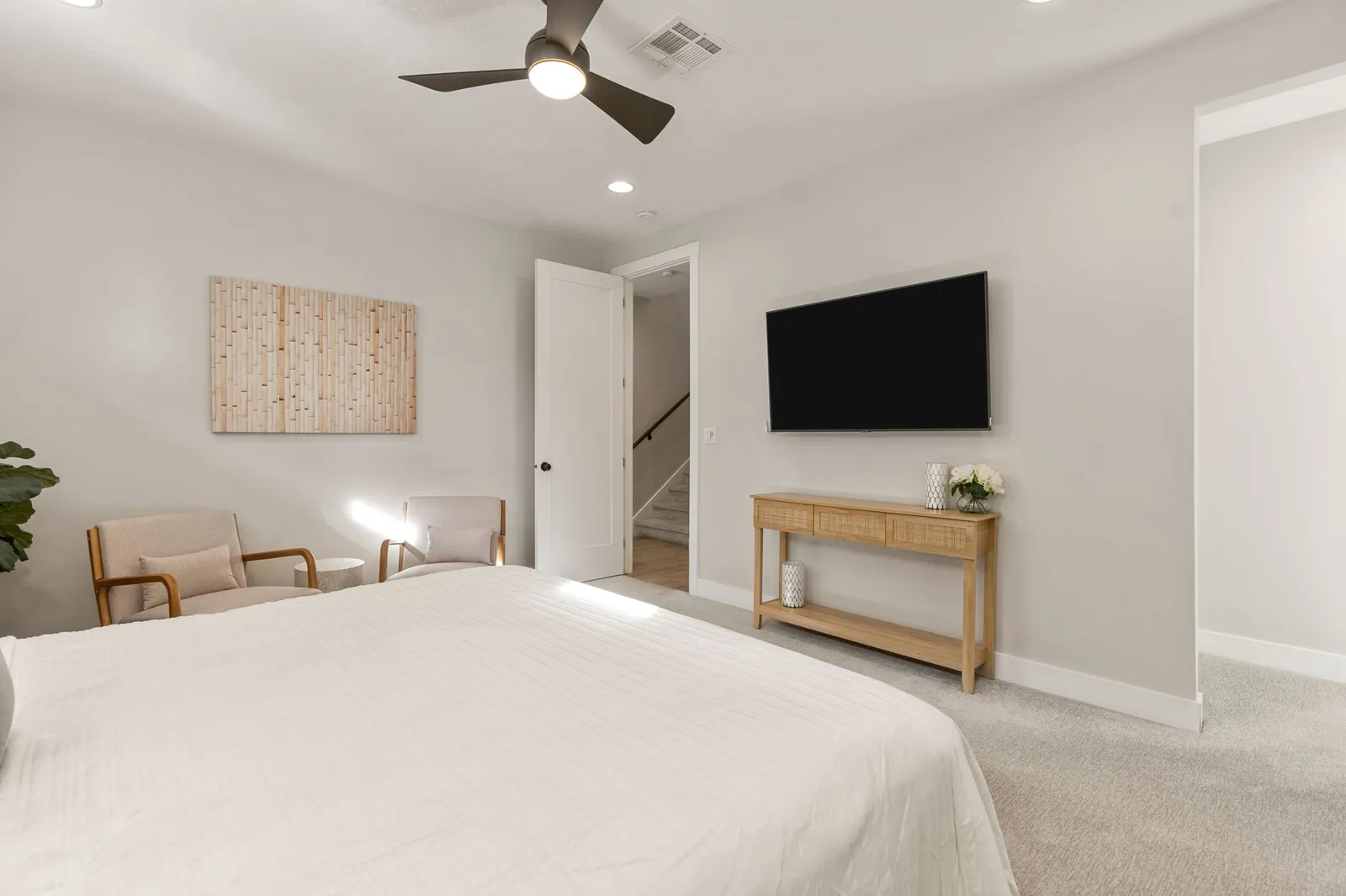 King Bedroom/Attached Bath