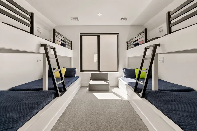 4 Twin/Double Bunks