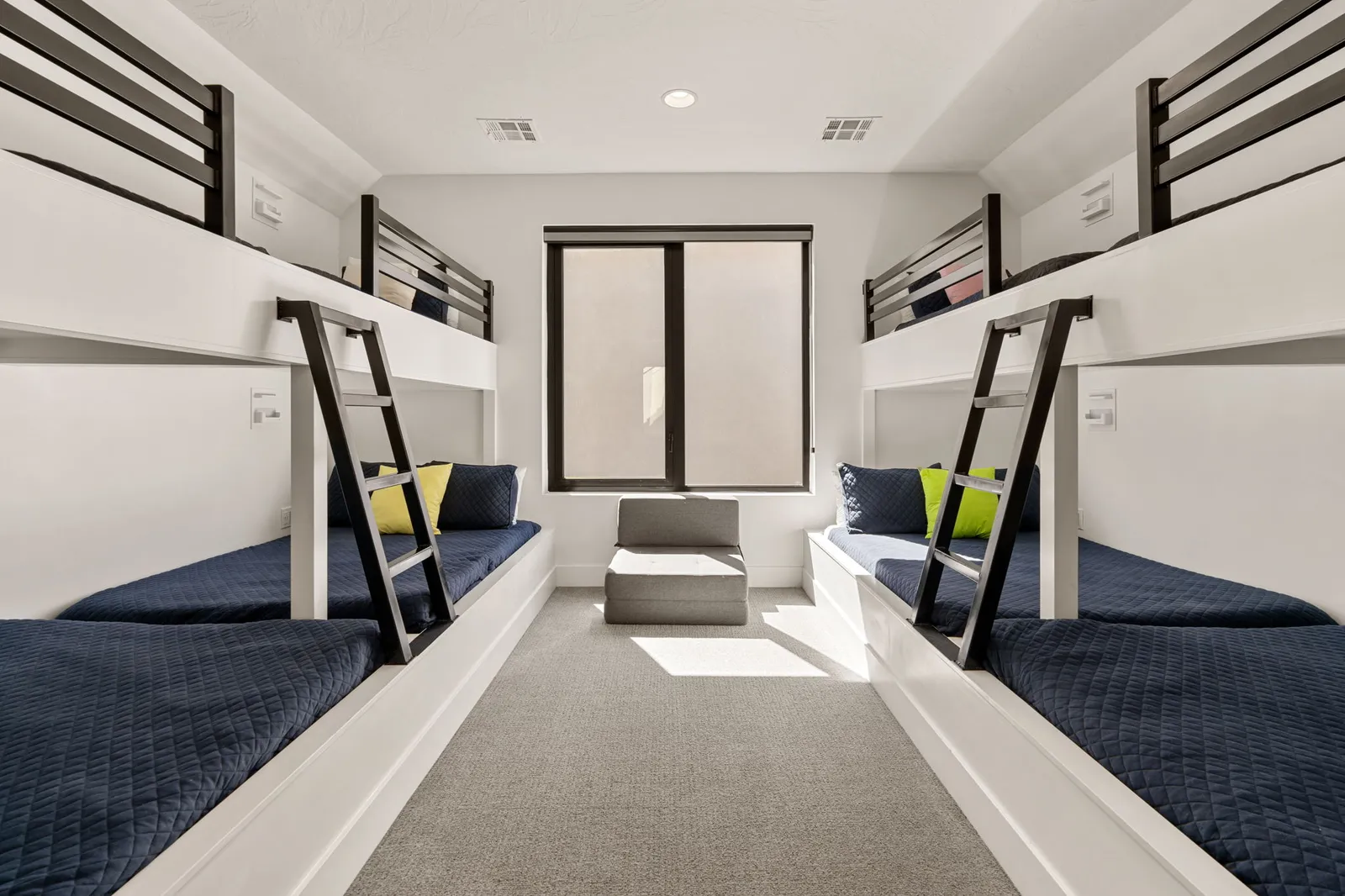 4 Twin/Double Bunks