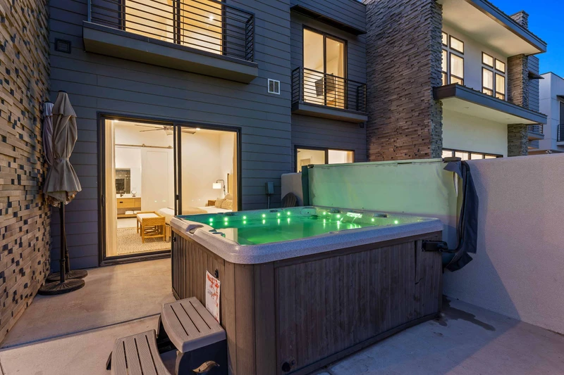 Private Hot Tub: House 1