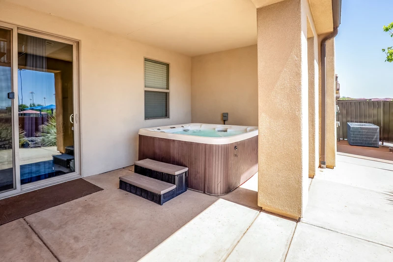 Backyard: Private Hot Tub