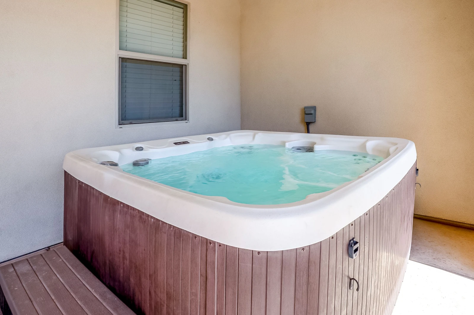 Backyard: Private Hot Tub