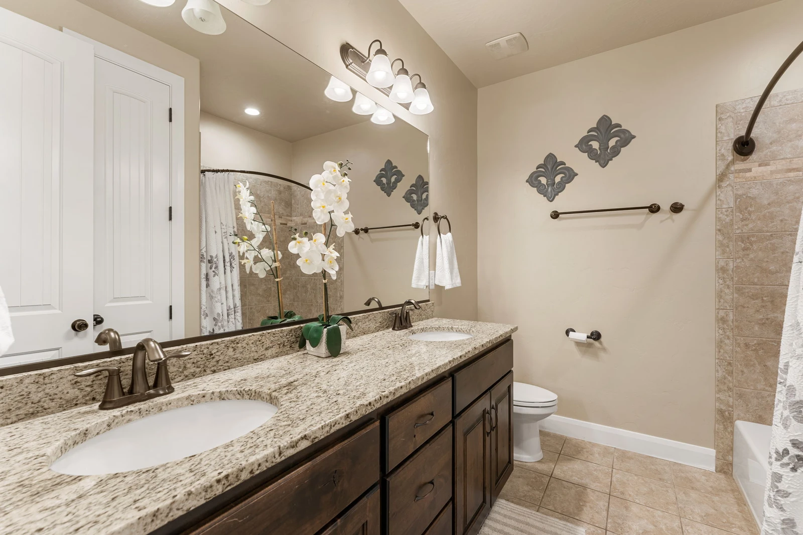 2nd Floor Bathroom