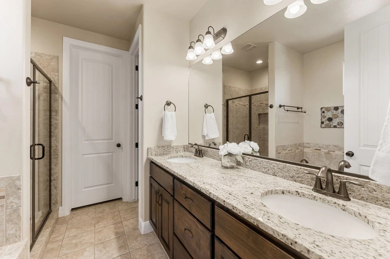 2nd Floor King Master Bathroom
