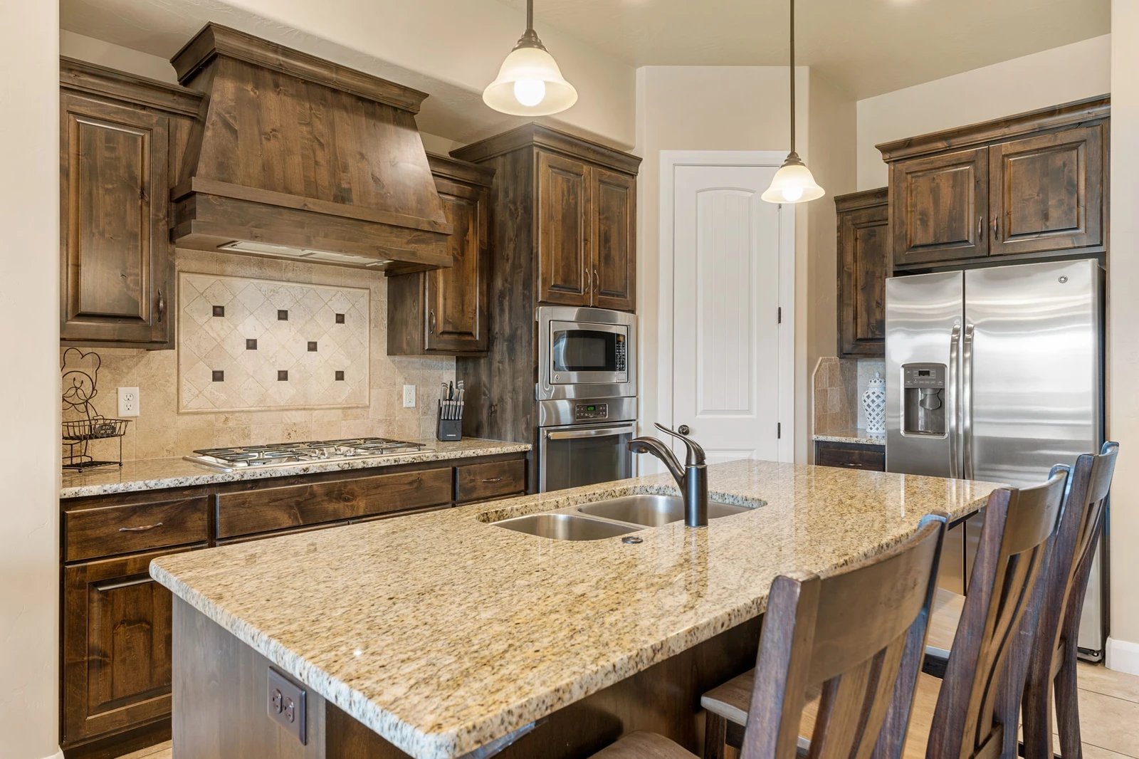 8-web-or-mls-4178-e-pebble-beach-dr