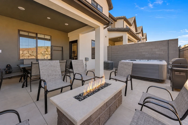 Private Hot Tub + Fire Table