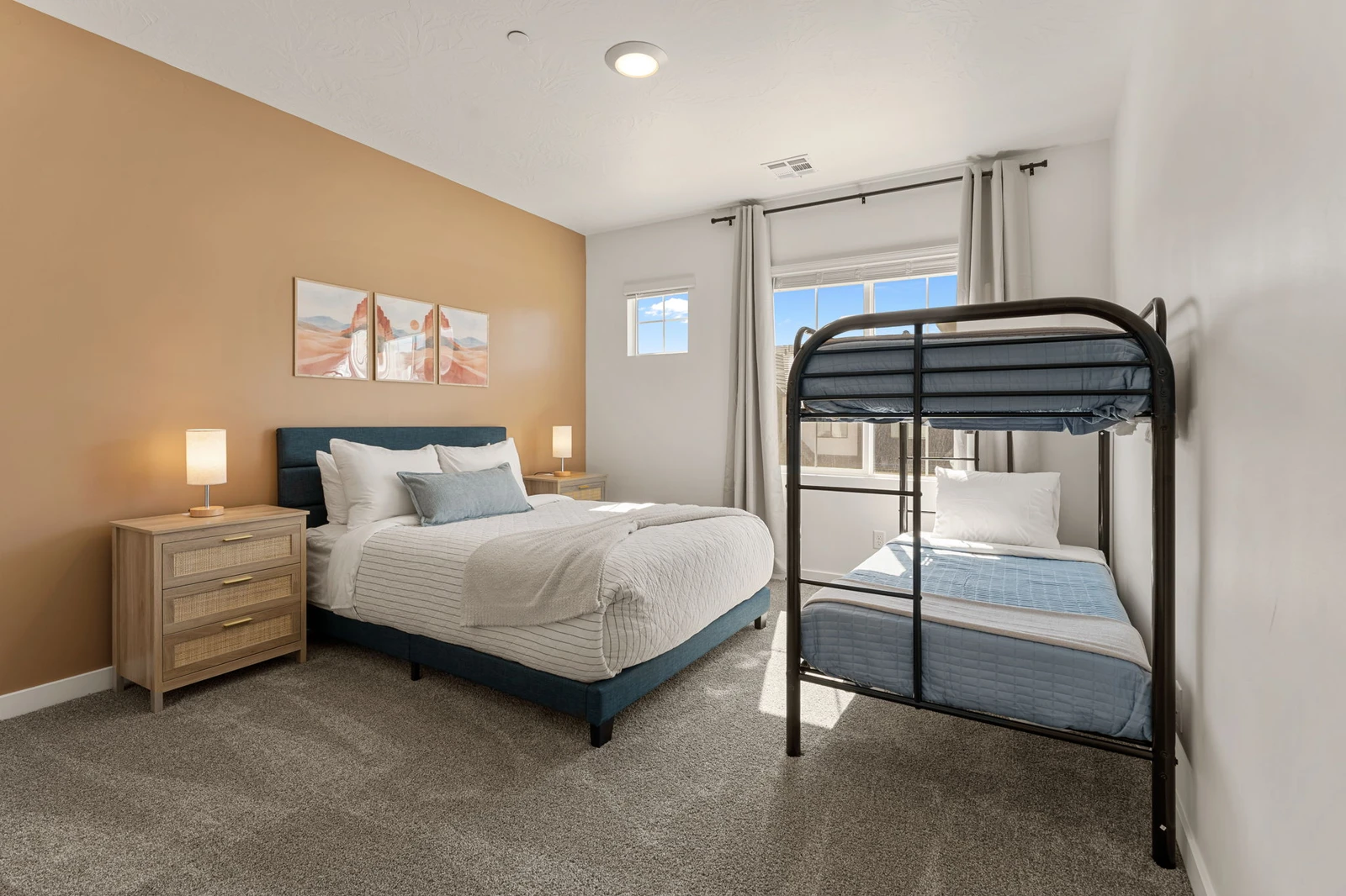 Queen Bed + Twin/Twin Bunk