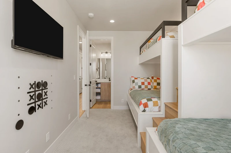 2 Twin/Double Bunks