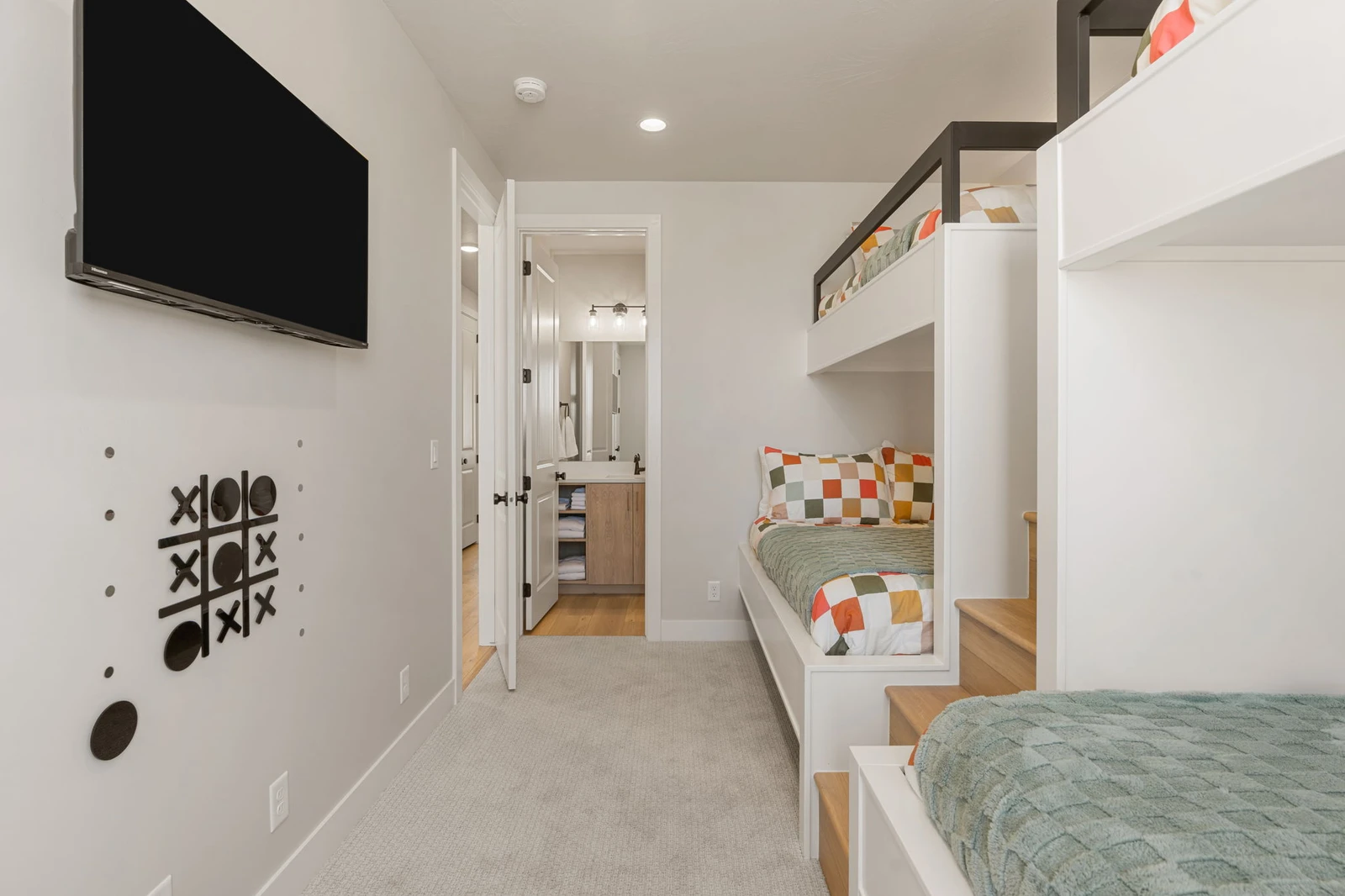 2 Twin/Double Bunks