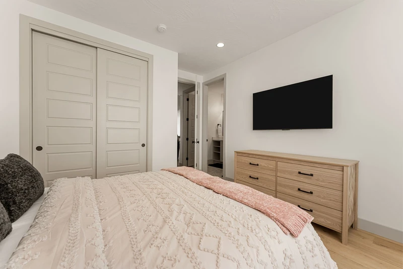 Queen Bedroom