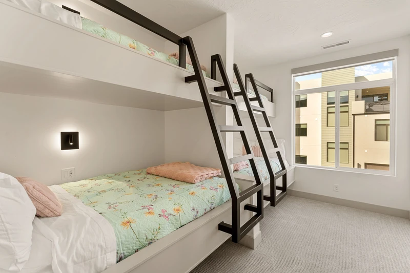 2 Twin/Double Bunks