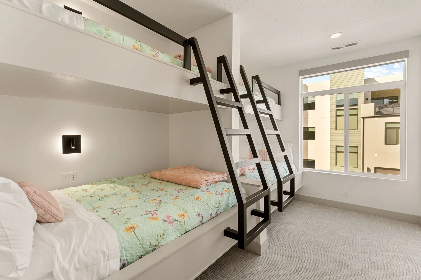 2 Twin/Double Bunks