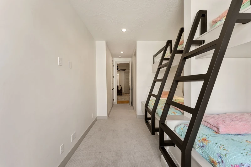 2 Twin/Double Bunks