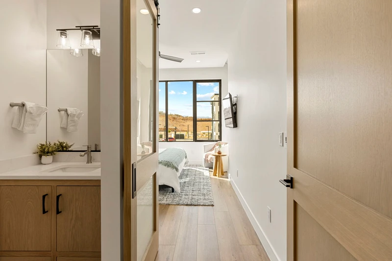 Unit B - Bathroom