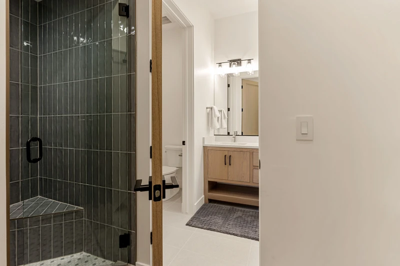 Unit B - Bathroom