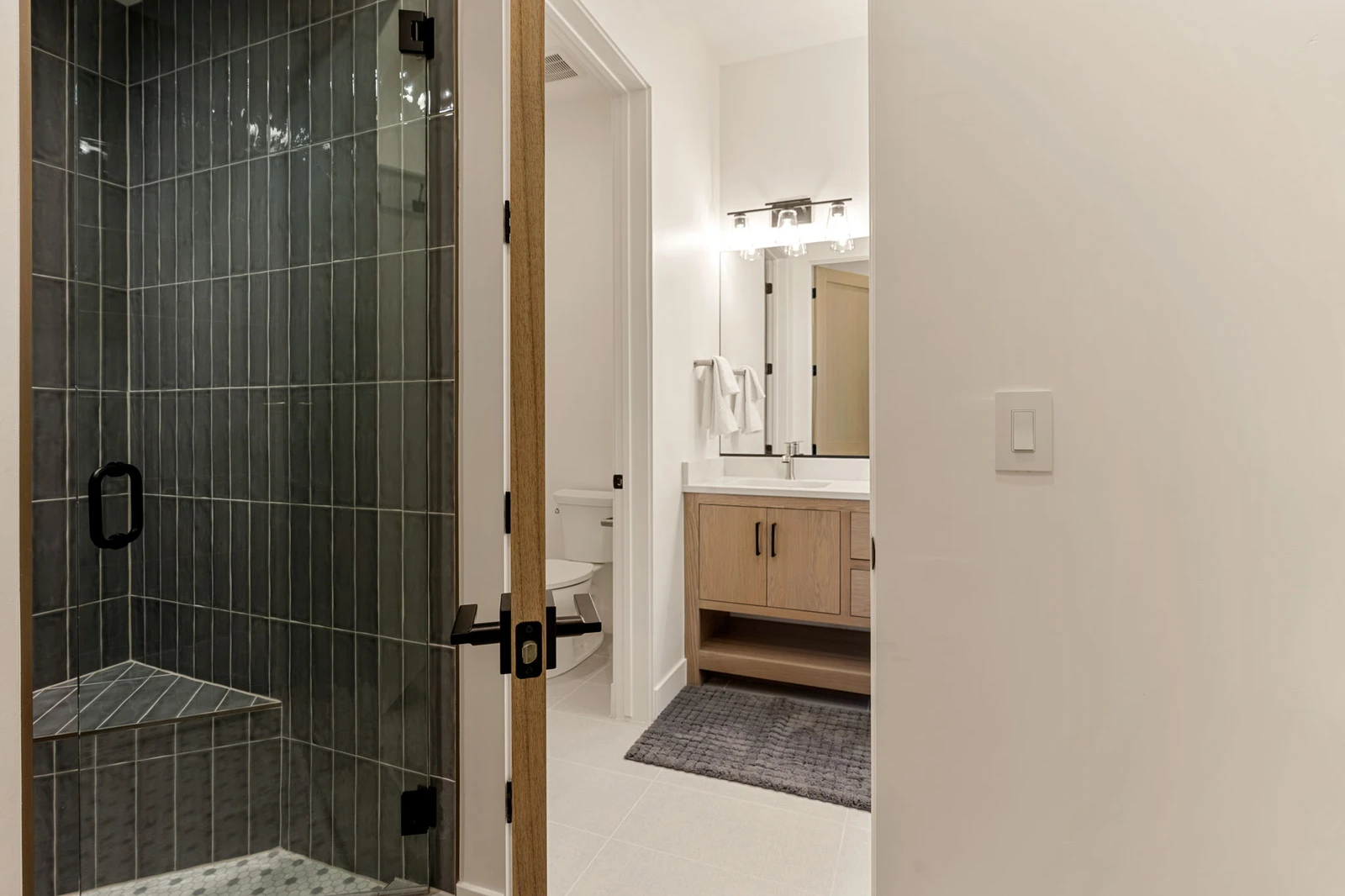 Unit B - Bathroom