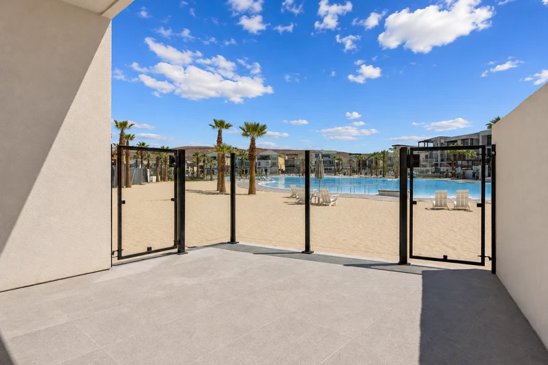 Unit B + C - Access Gate