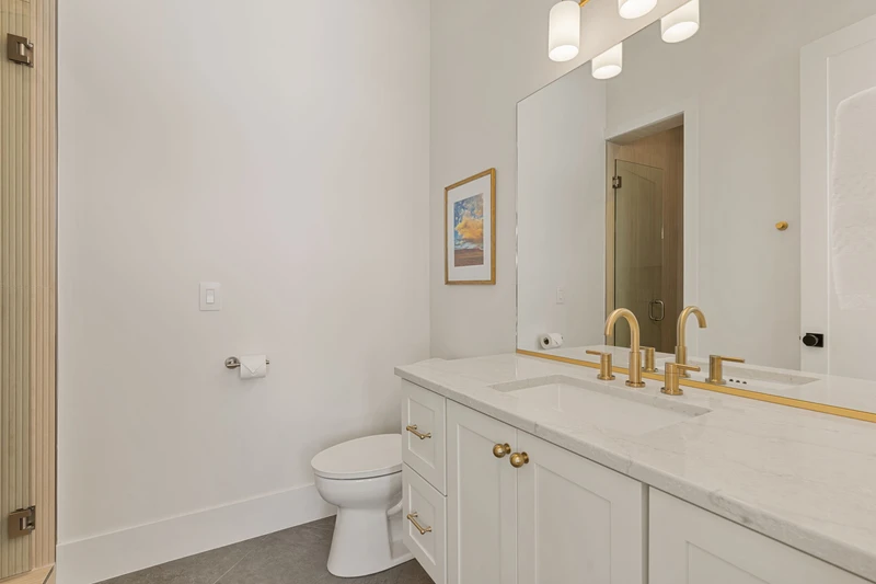Unit B - Bathroom