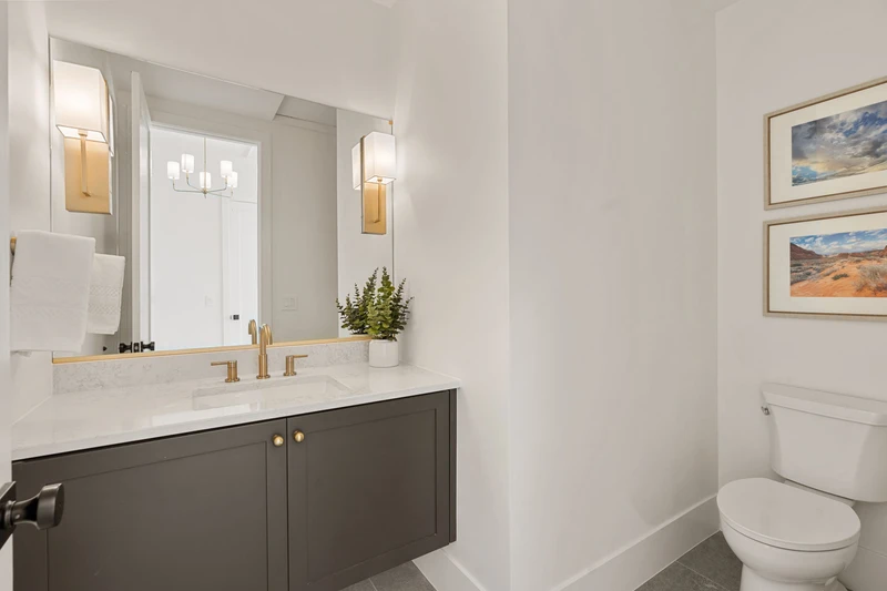 Unit B - Bathroom