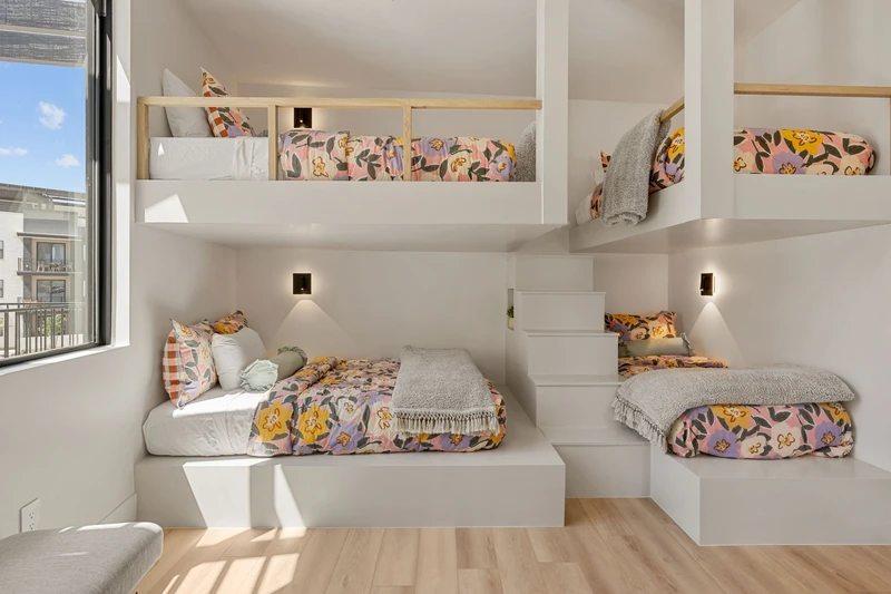 Unit B - Queen/Queen + Twin/Twin Bunks
