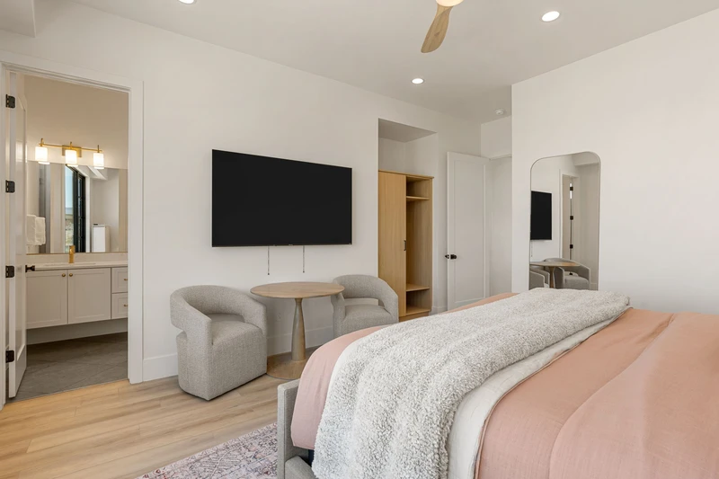 Unit C - King Bedroom