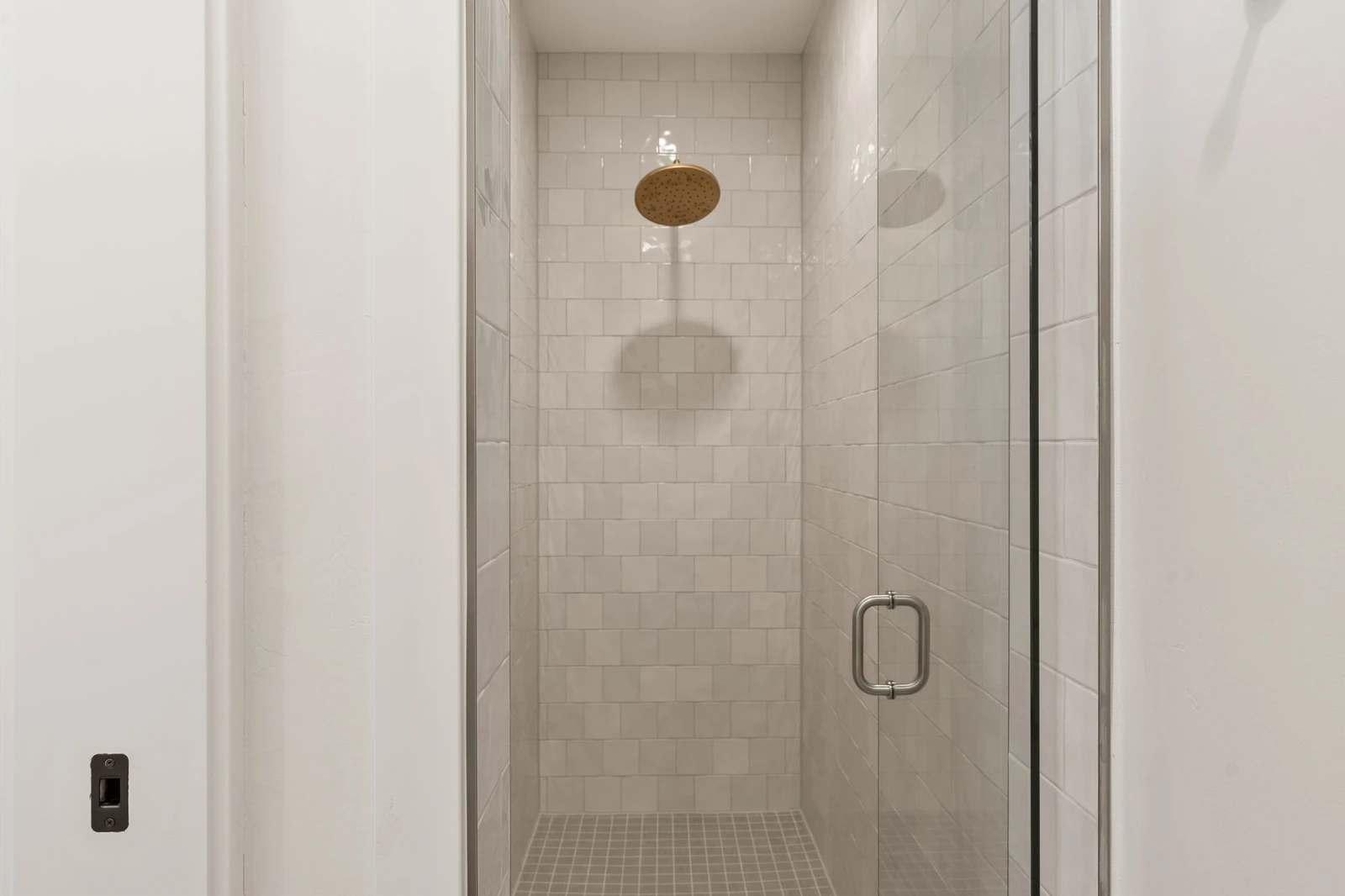 Unit B - Bathroom 