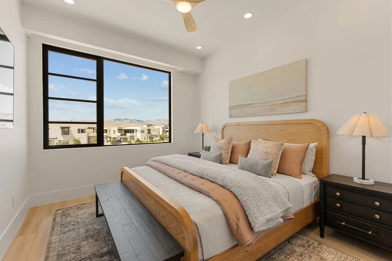 Unit B - King Bedroom