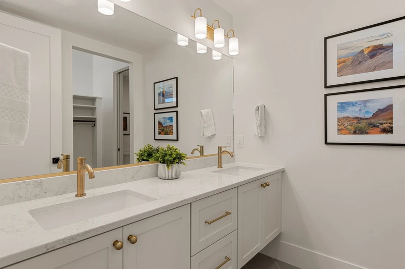 Unit B - Bathroom