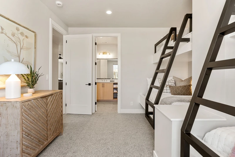 2 Twin/Double Bunks