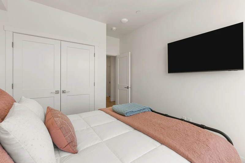 Queen Bedroom