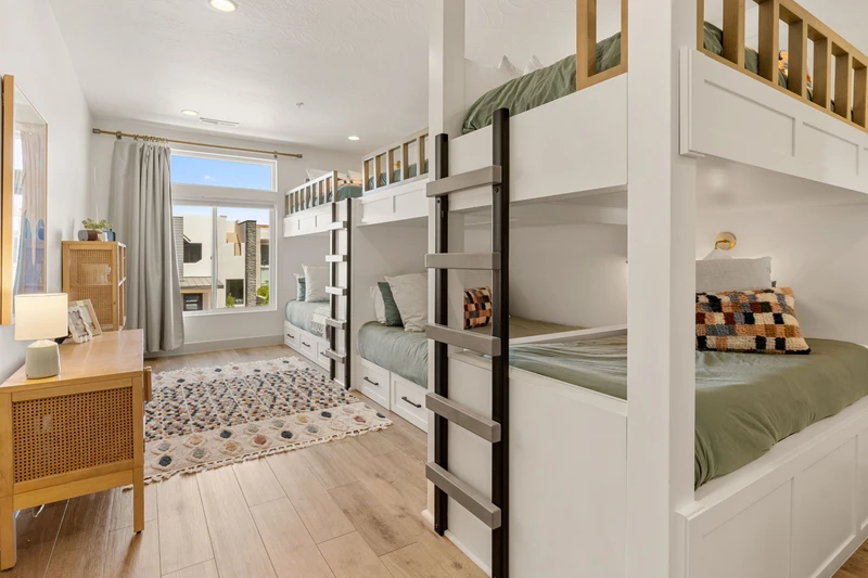 2 Queen/Queen + Twin/Twin Bunks