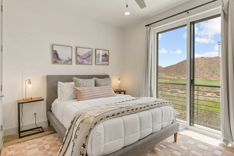 Queen Bedroom