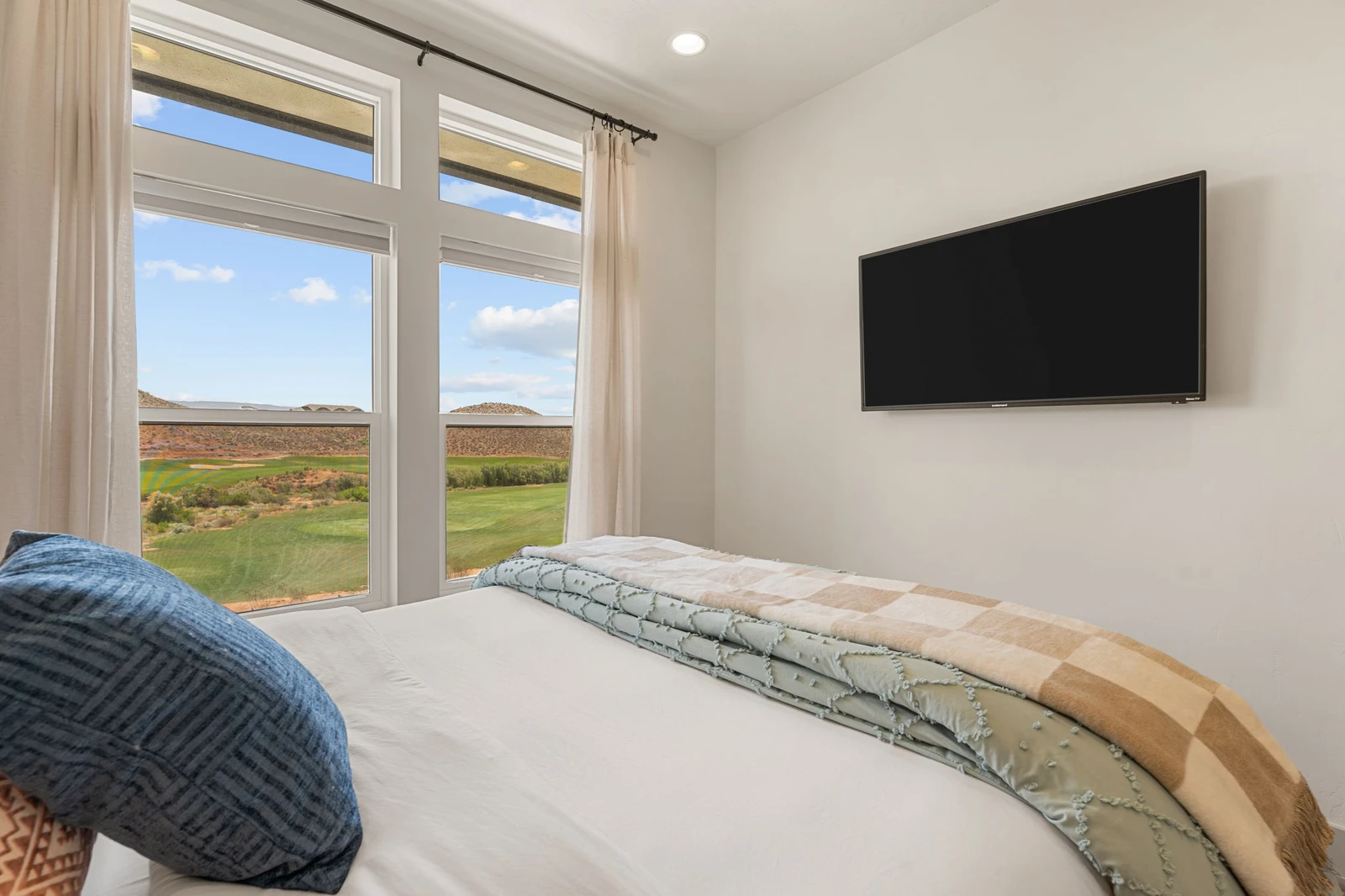 Queen Bedroom
