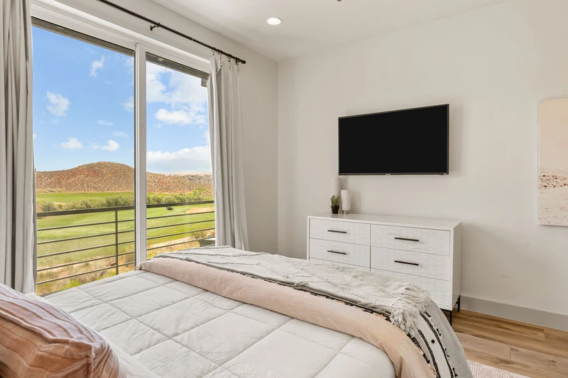 Queen Bedroom