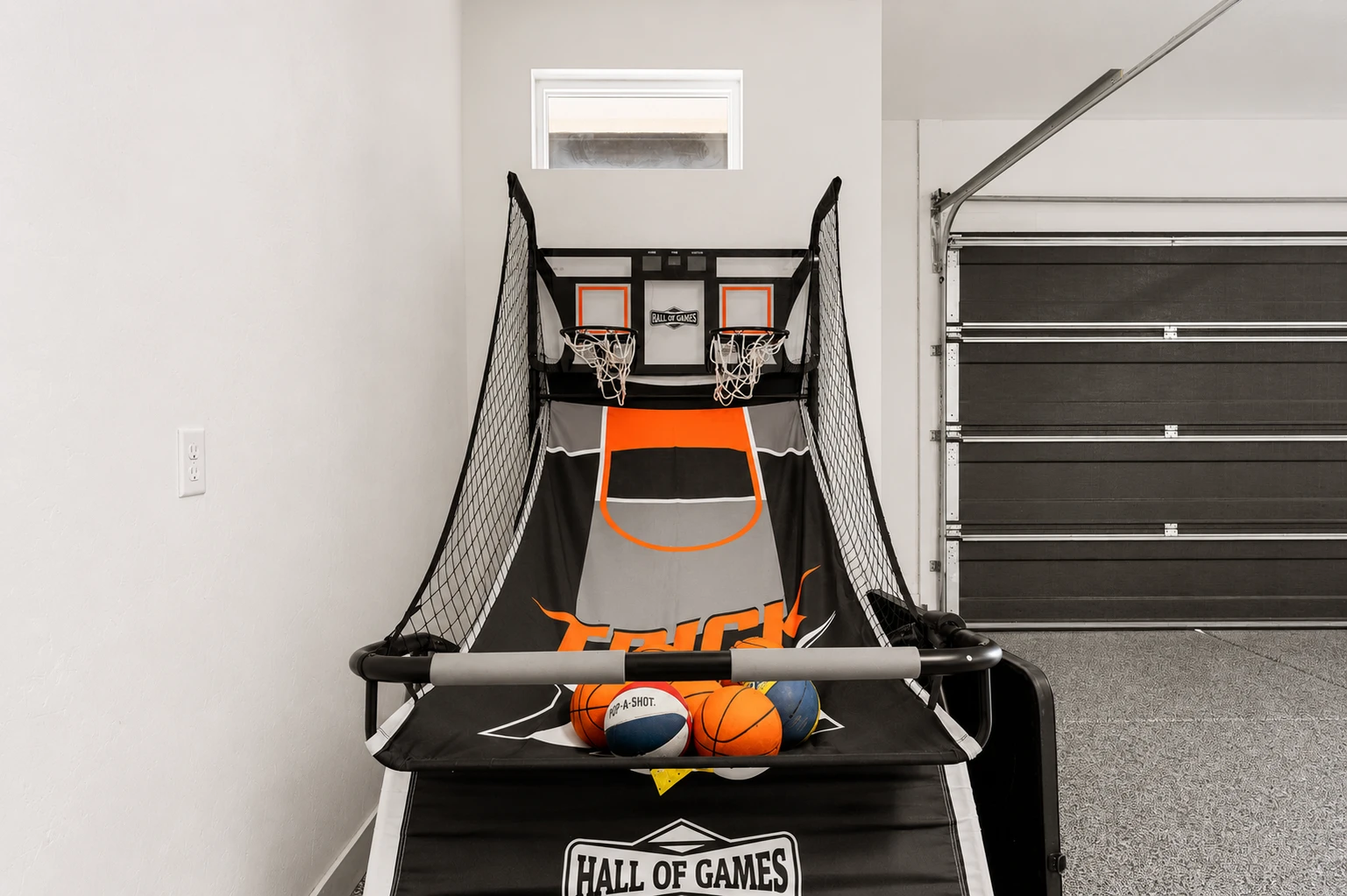 House 2 - Garage Amenity