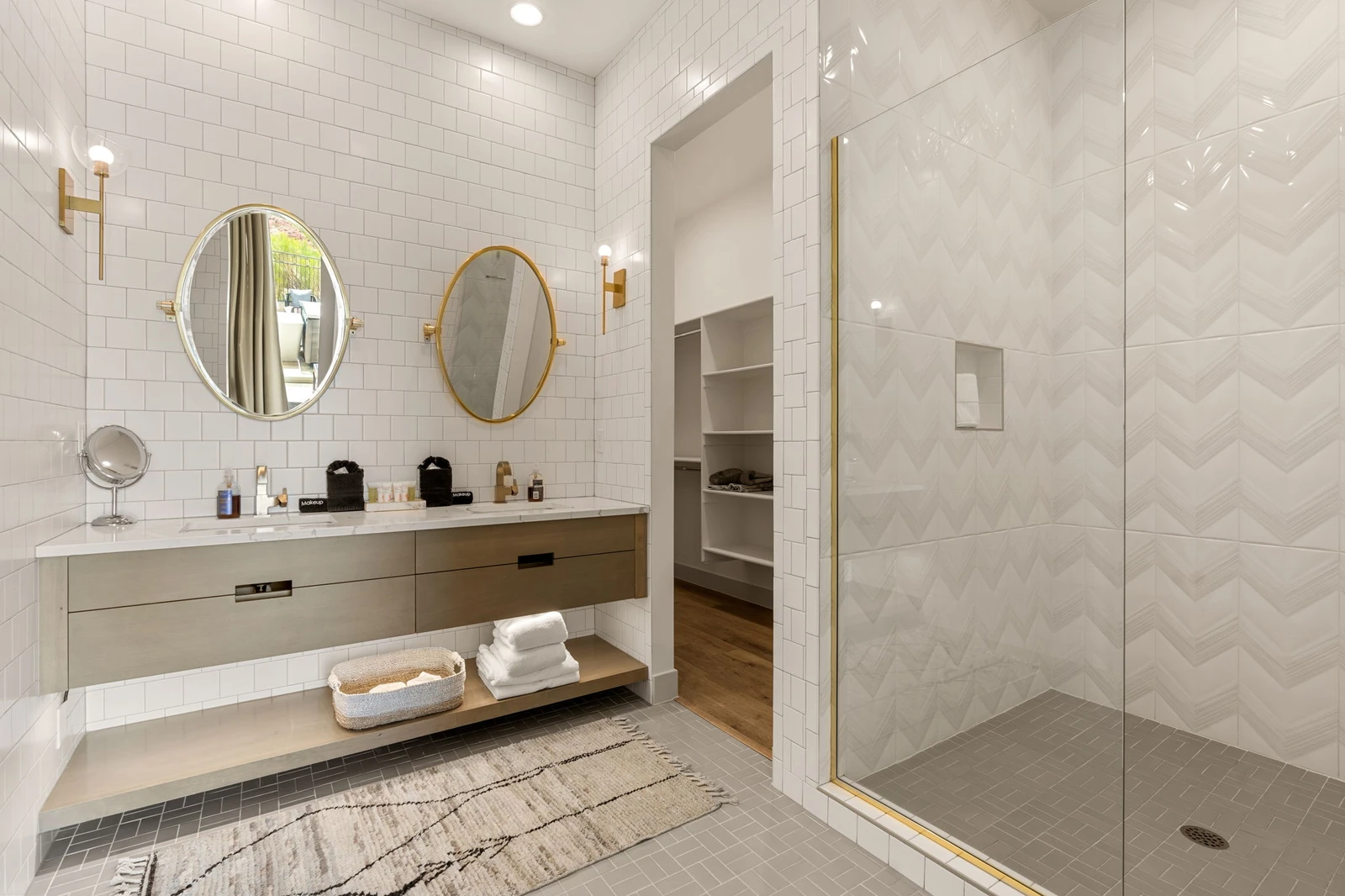 House 2 - Bathroom