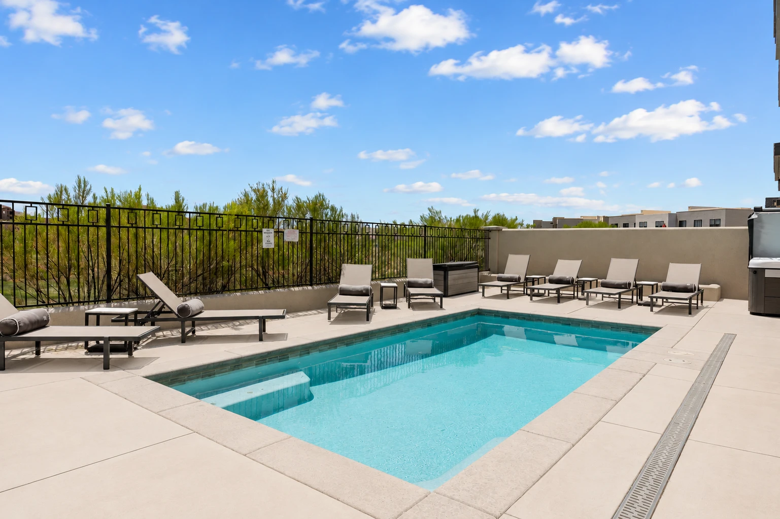 House 1 - Private Pool