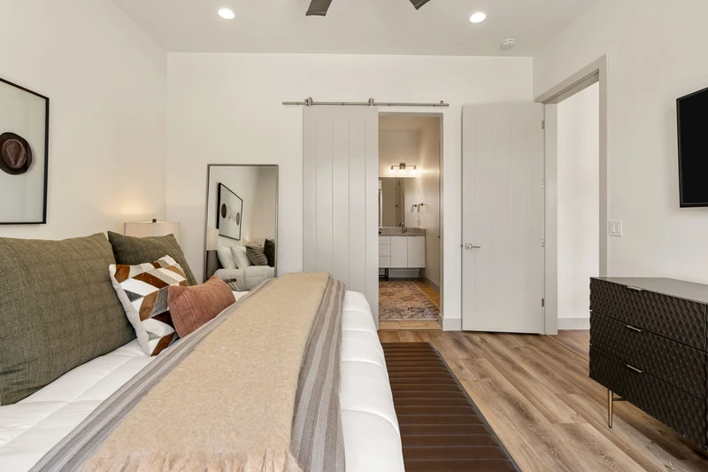 House 1 - King Bedroom